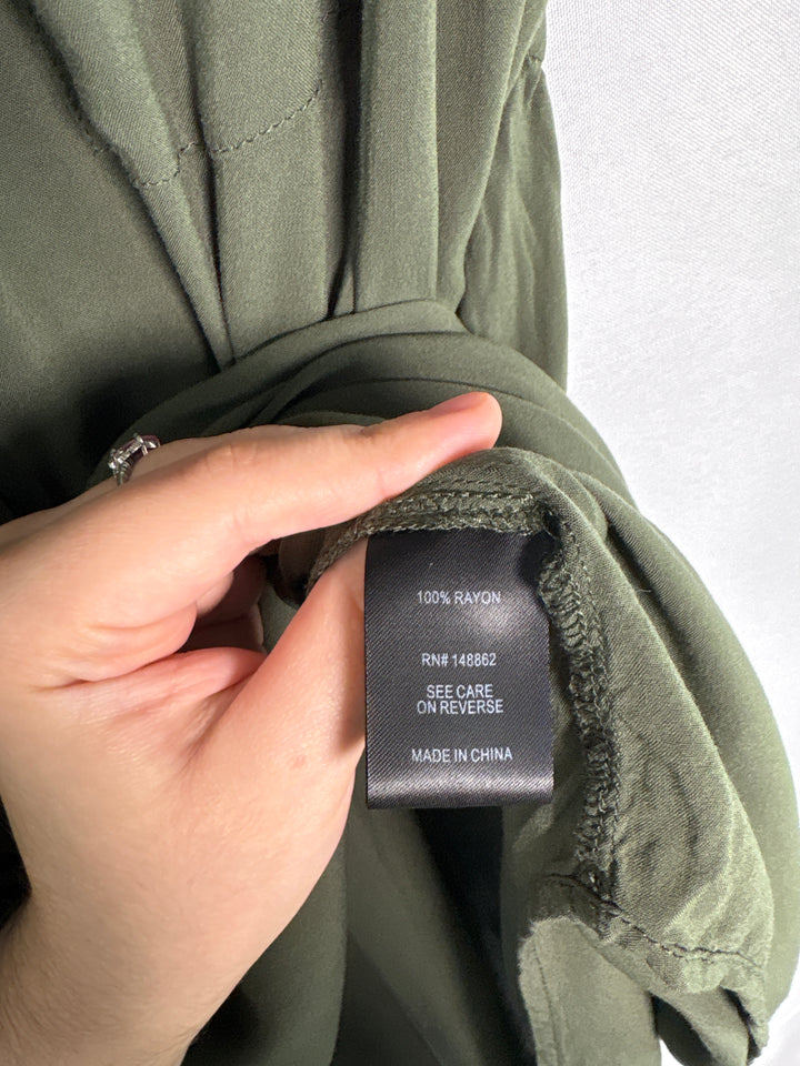 Women’s Torrid Size 1 Army Green Sleeveless Blouse