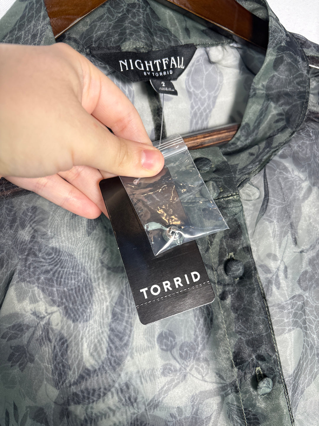 Women’s Nightfall Torrid Size 2 Sheer Green &amp; Black Floral Blouse