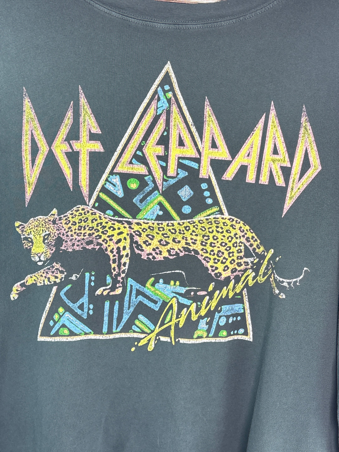 Womens DayDreamer XXL Dark Gray Def Leppard Graphic Cropped Long Sleeve Top