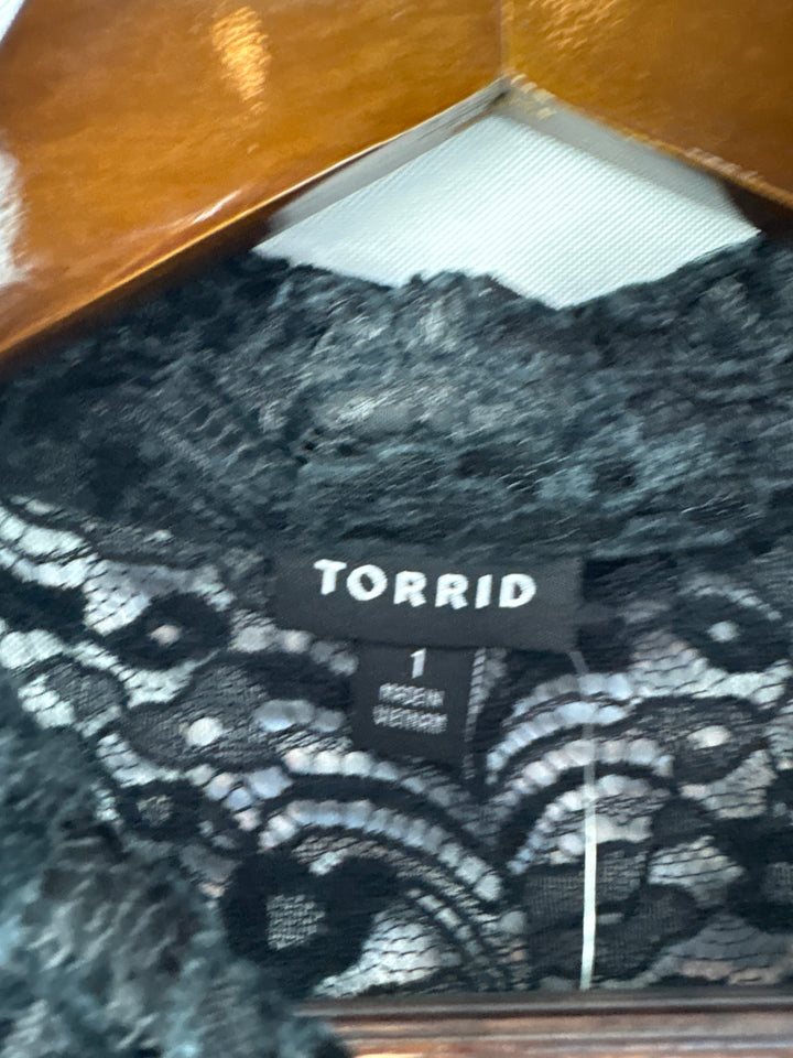 Women’s Torrid Size 1 Black Floral Lace Button Up Blouse