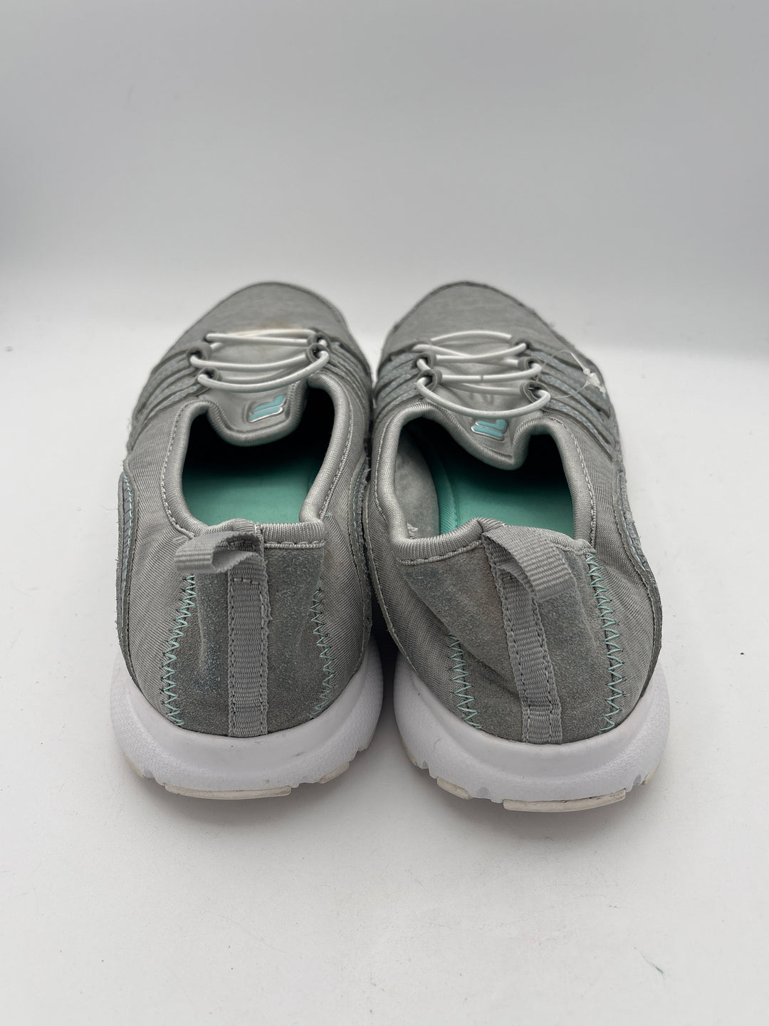 Women’s Fila Size 8.5 Light Gray Slip On Sneakers