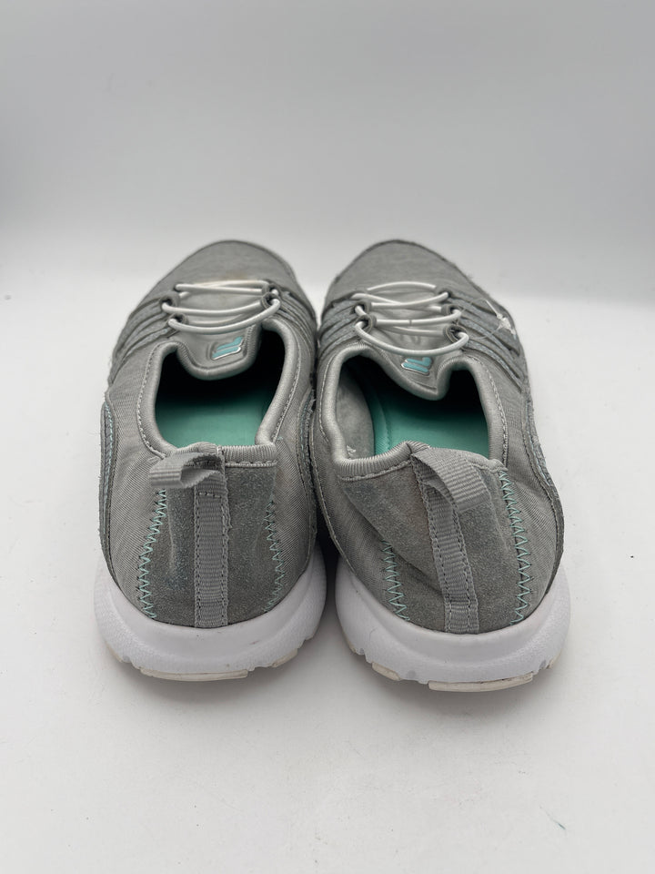 Women’s Fila Size 8.5 Light Gray Slip On Sneakers