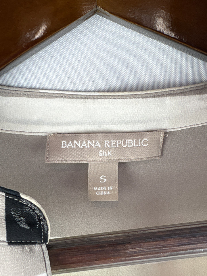 Women’s Banana Republic Small Gray, Black White Blouse
