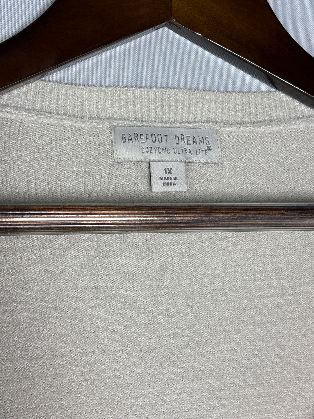 Women’s Barefoot Dreams Size 1X Cream Plush Sweater
