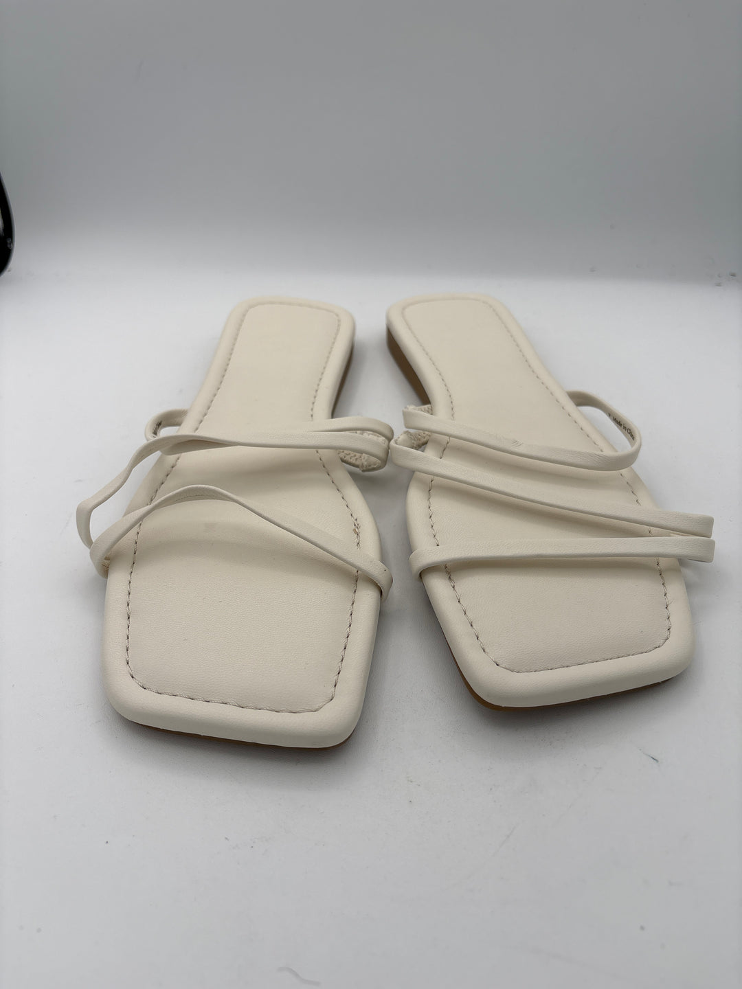 Women’s Dolce Vita Size 9 White Faux Leather Strappy Sandals