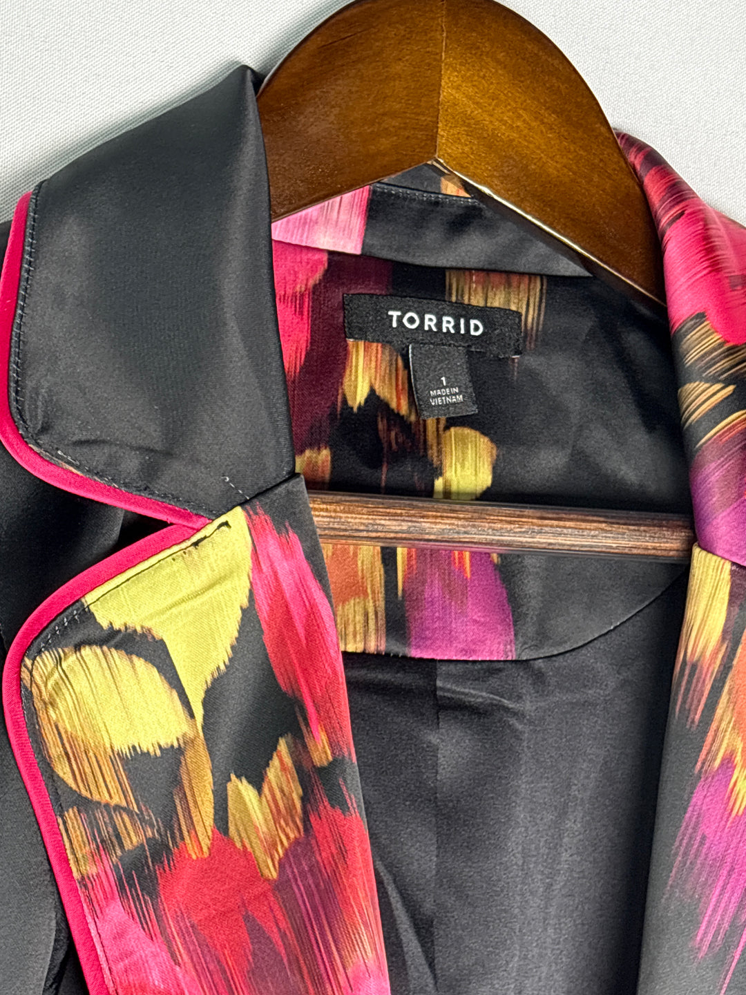 Womens Torrid Size 1 Black Satin Blazer With Pink Floral Print