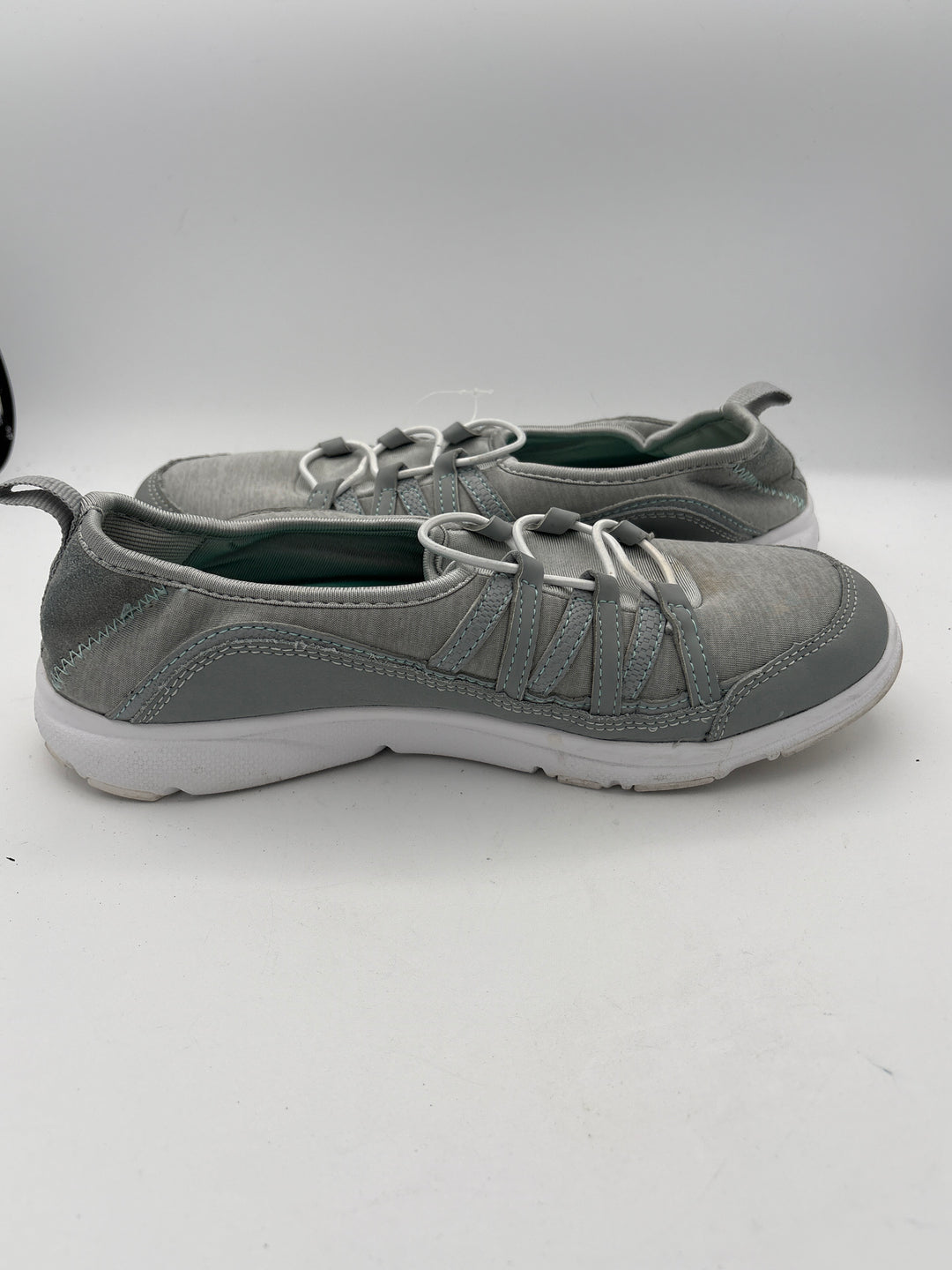 Women’s Fila Size 8.5 Light Gray Slip On Sneakers