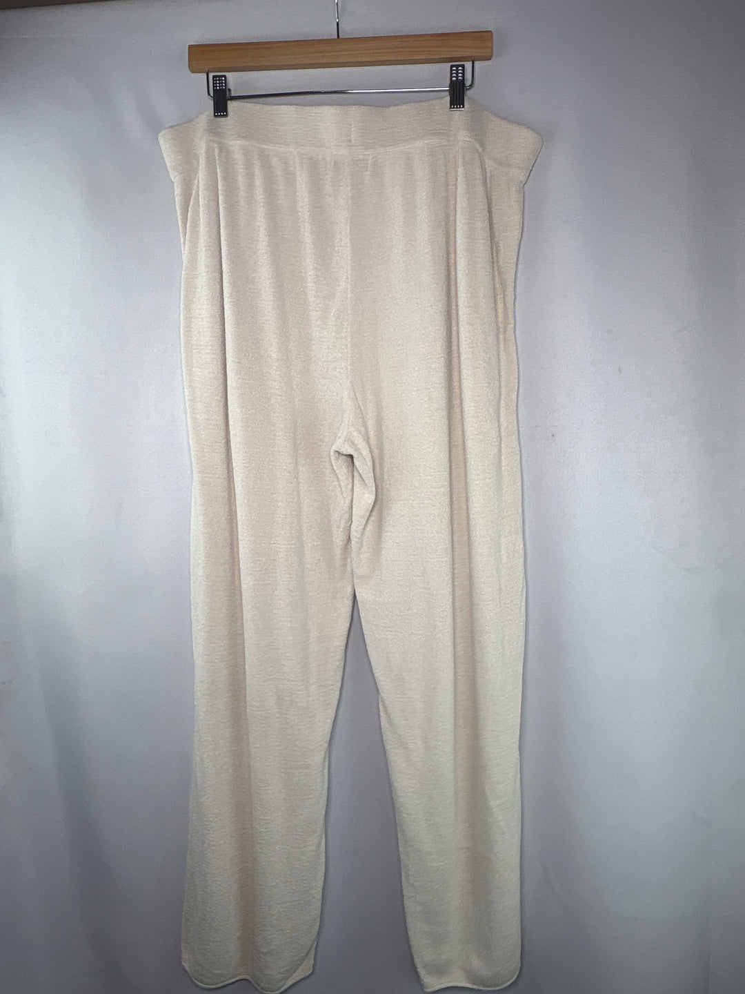 Women’s Barefoot Dreams Size 1X Cream Plush Lounge Pants
