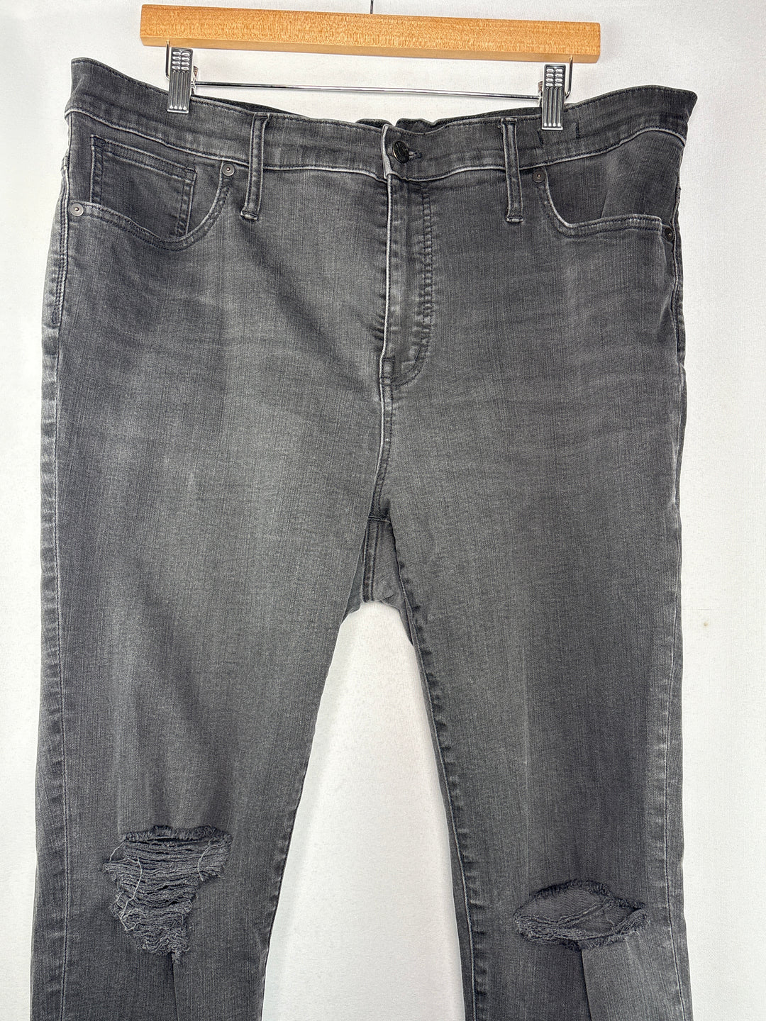 Women’s Madewell Size 35 Charcoal Gray Distressed Jeans