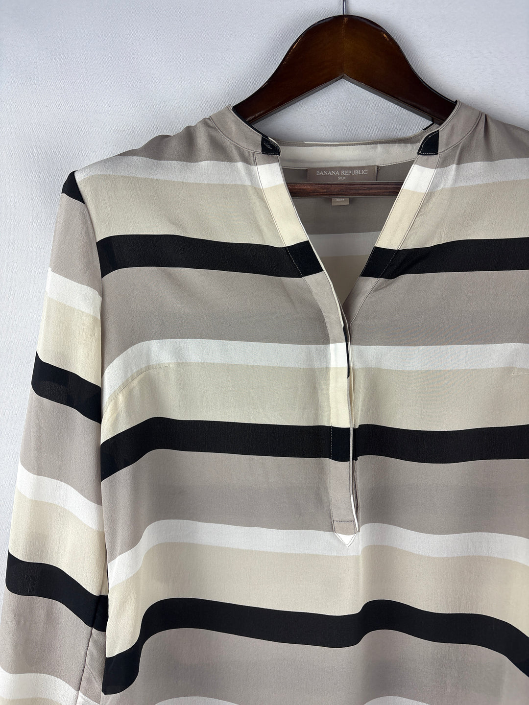 Women’s Banana Republic Small Gray, Black White Blouse