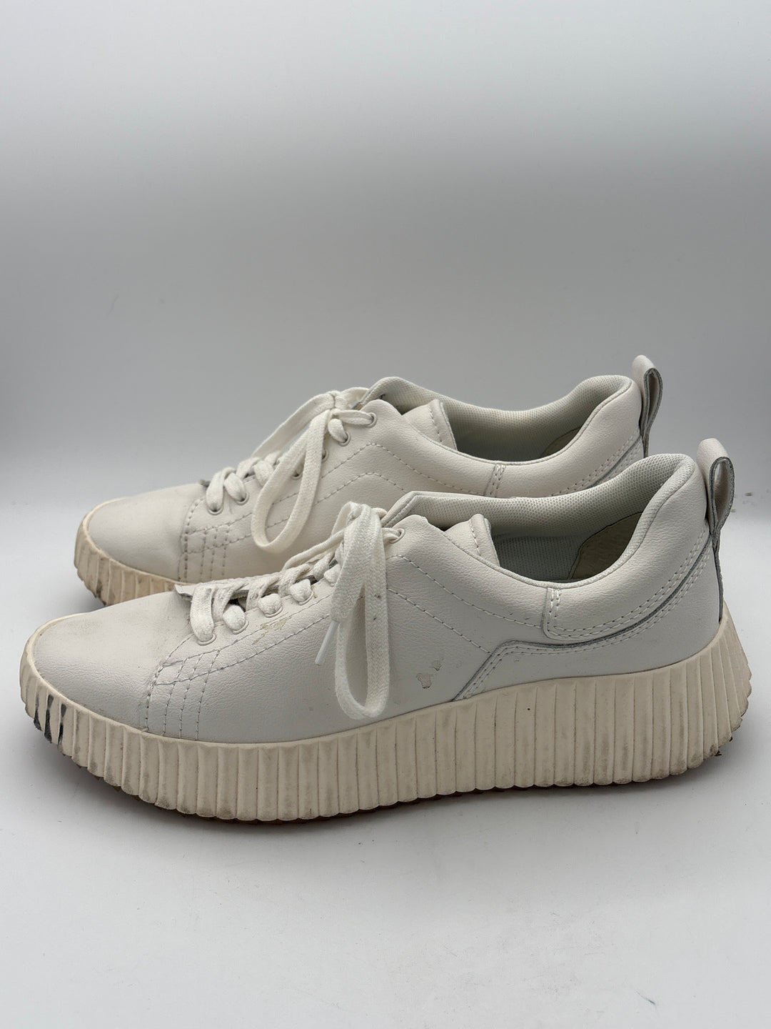 Women’s Dolce Vita Size 9 White Faux Leather Platform Sneakers