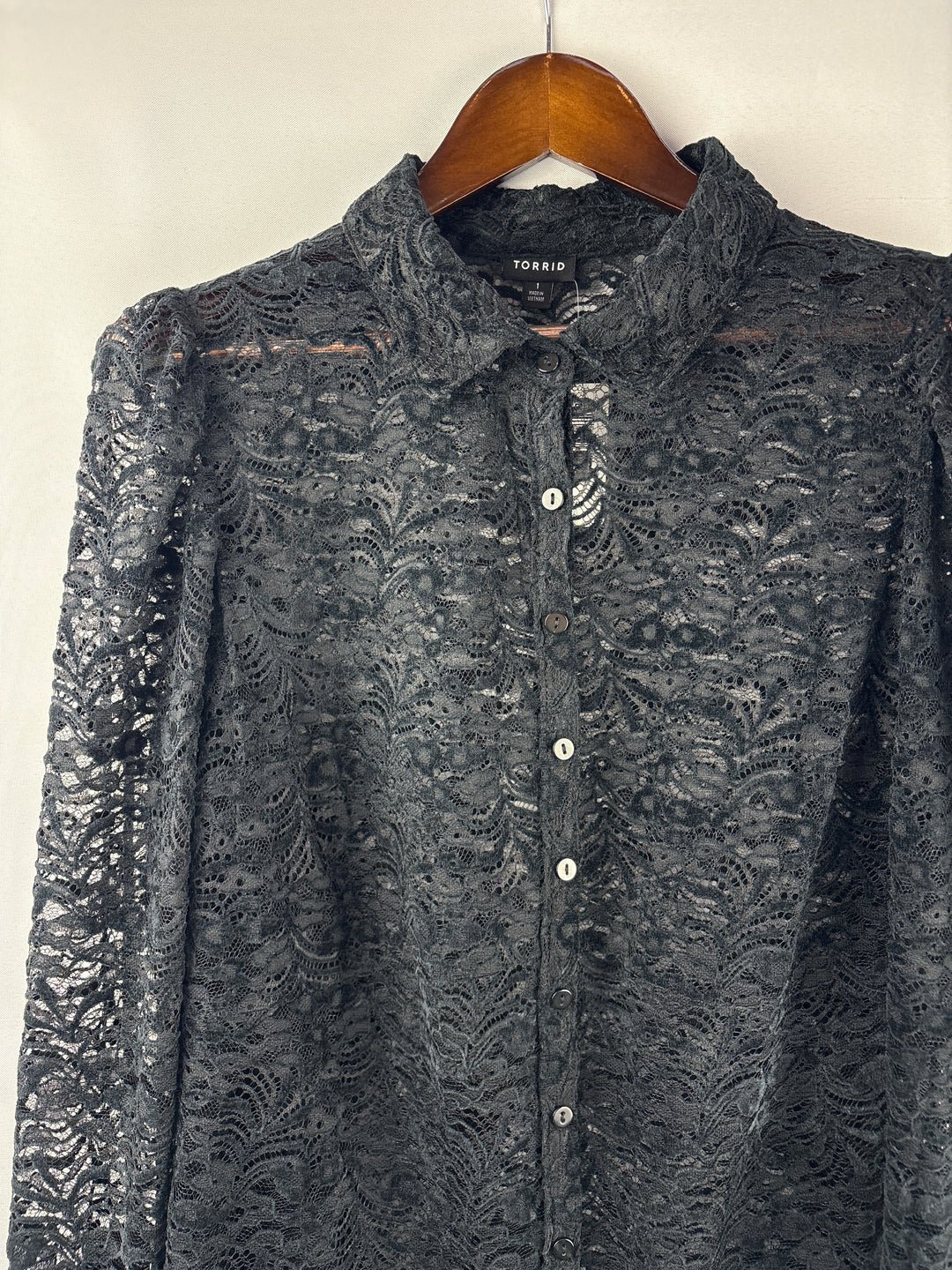 Women’s Torrid Size 1 Black Floral Lace Button Up Blouse