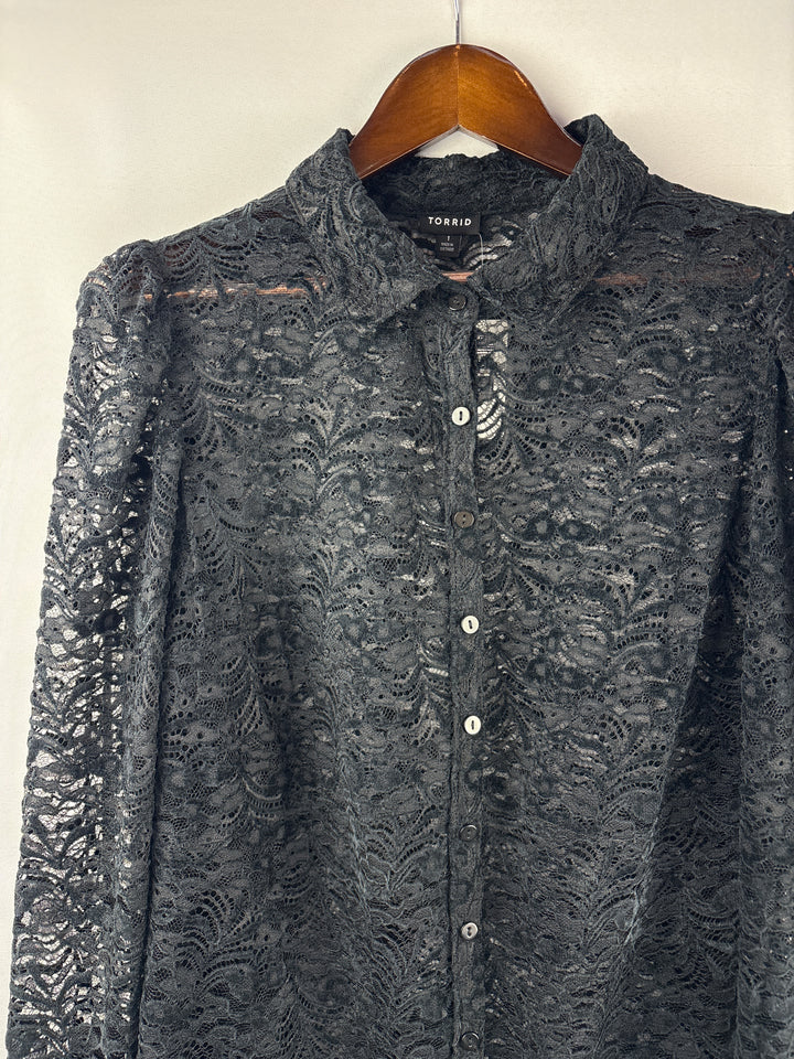 Women’s Torrid Size 1 Black Floral Lace Button Up Blouse