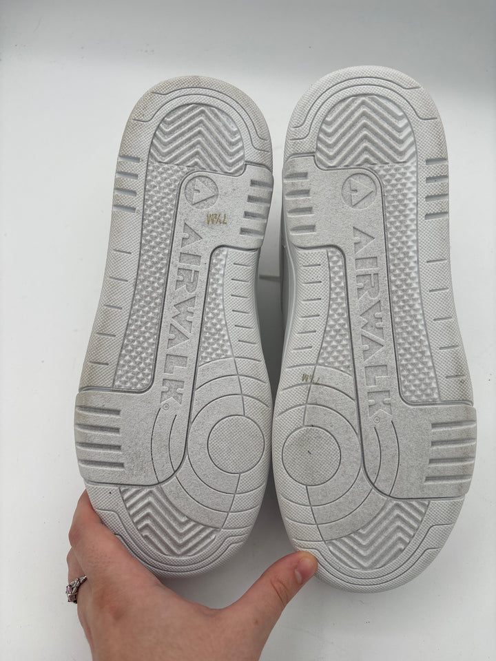 Womens Airwalk White Platform Sneakers Size 7.5 With Holographic Accents