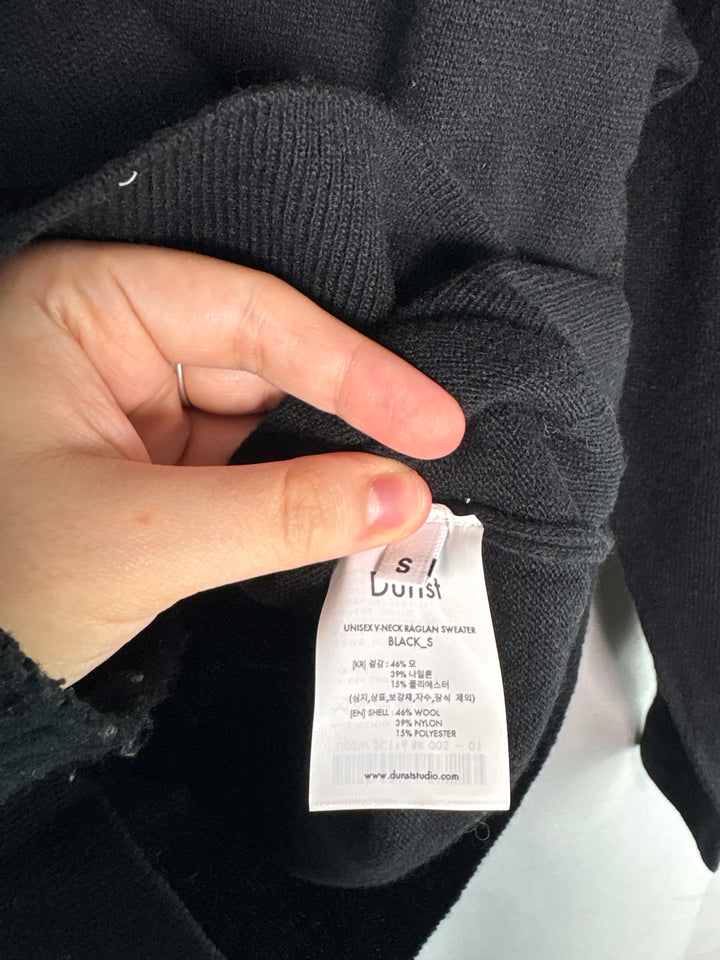 Women’s Dunst Small Black V-Neck Sweater