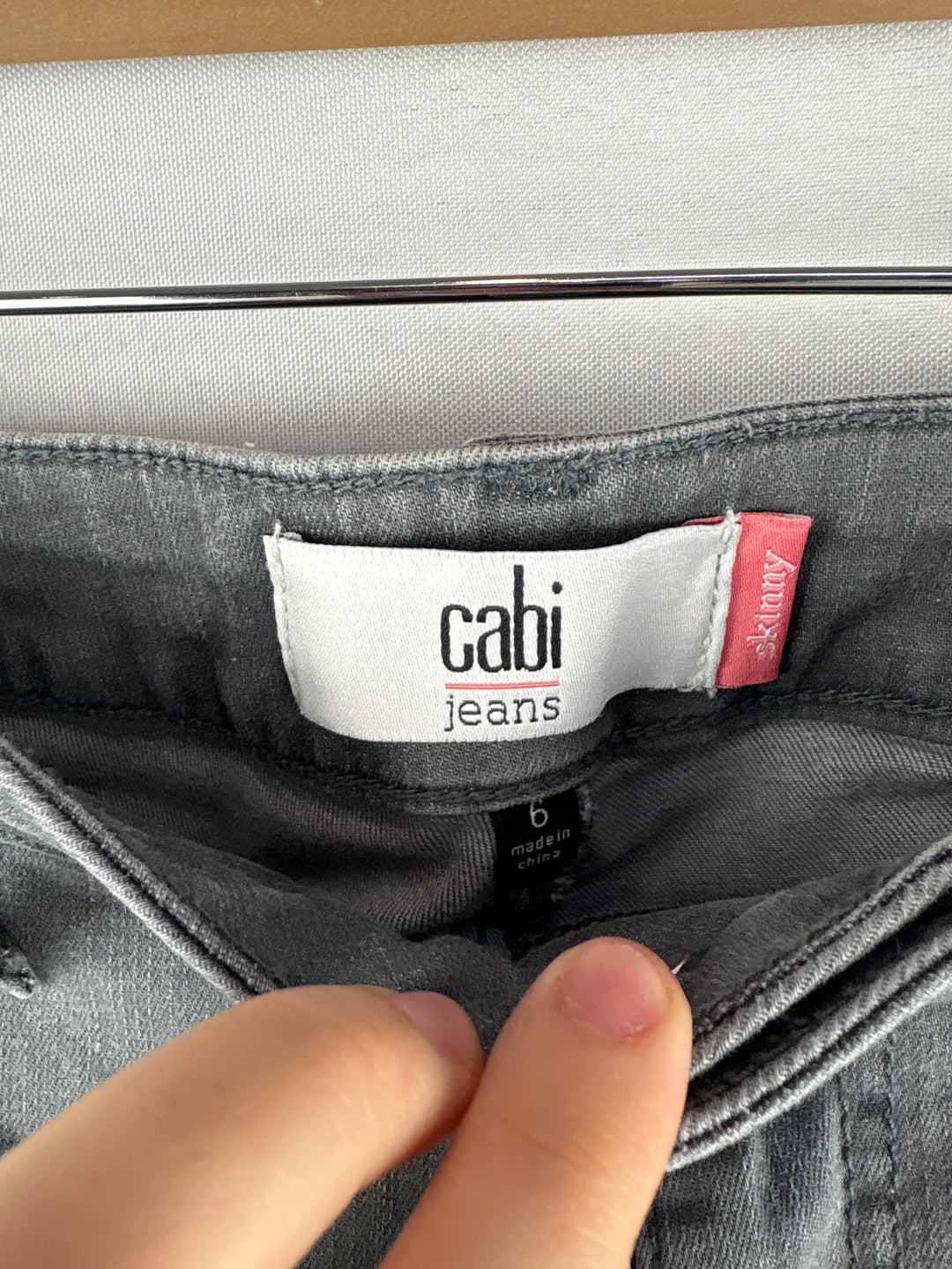 Women’s Cabi Size 6 Light Gray Skinny Jeans