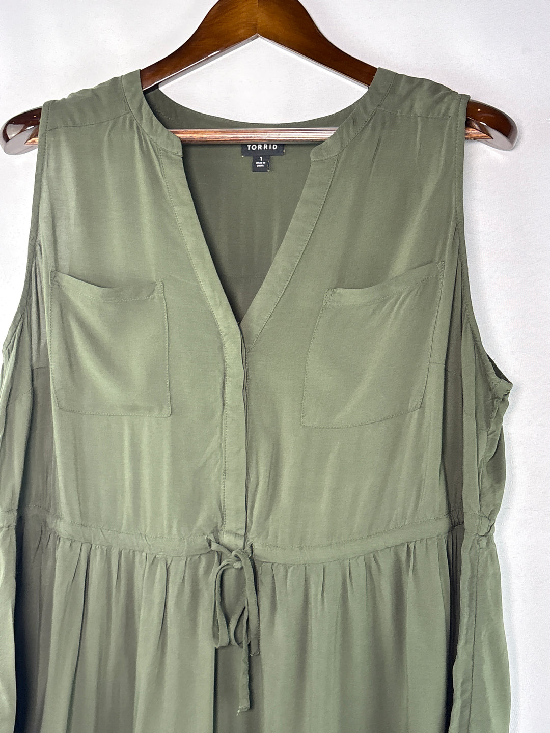 Women’s Torrid Size 1 Army Green Sleeveless Blouse