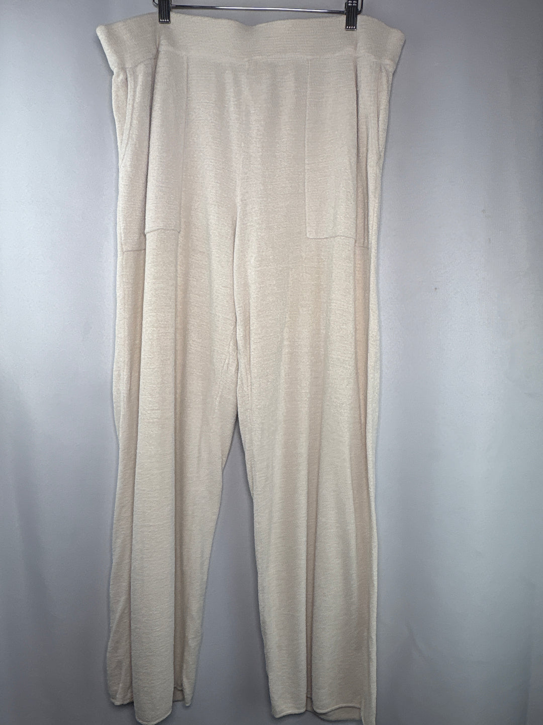 Women’s Barefoot Dreams Size 1X Cream Plush Lounge Pants