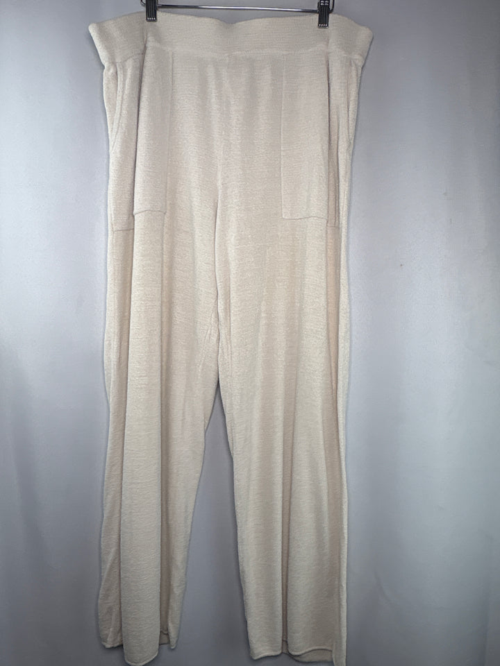 Women’s Barefoot Dreams Size 1X Cream Plush Lounge Pants