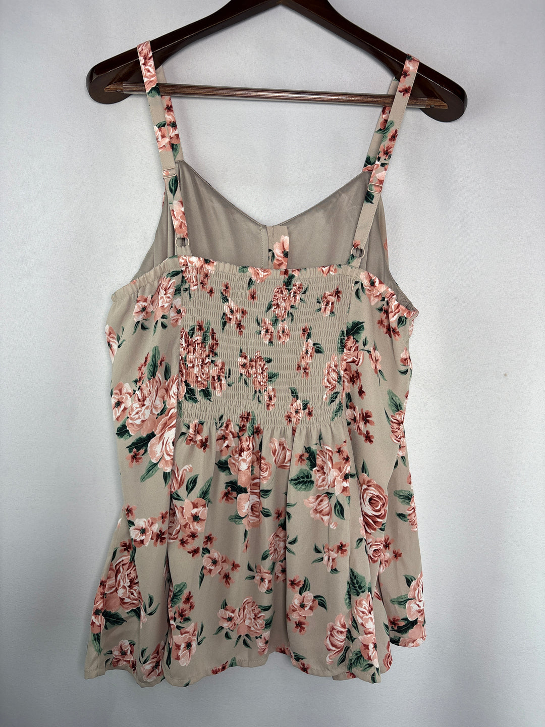 Women’s Torrid Size 2 Beige Pink Floral Sleeveless Blouse