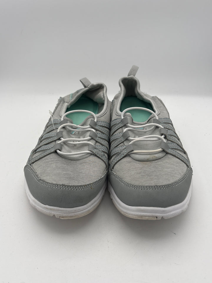 Women’s Fila Size 8.5 Light Gray Slip On Sneakers