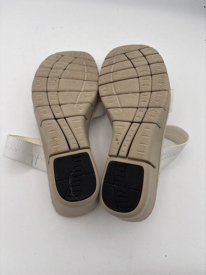 Women’s Encanto Size 8 White Strappy Wedge Sandals