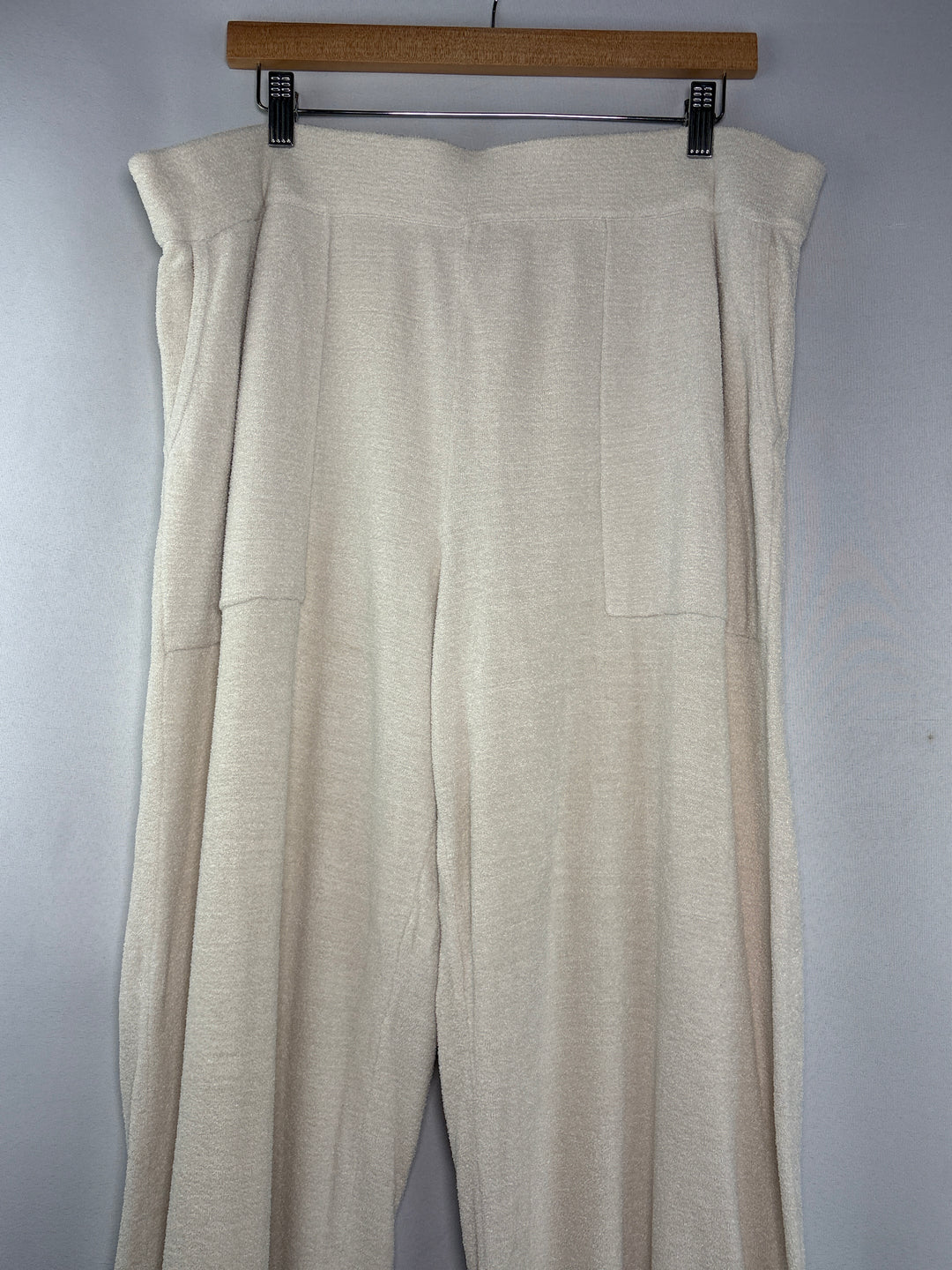 Women’s Barefoot Dreams Size 1X Cream Plush Lounge Pants