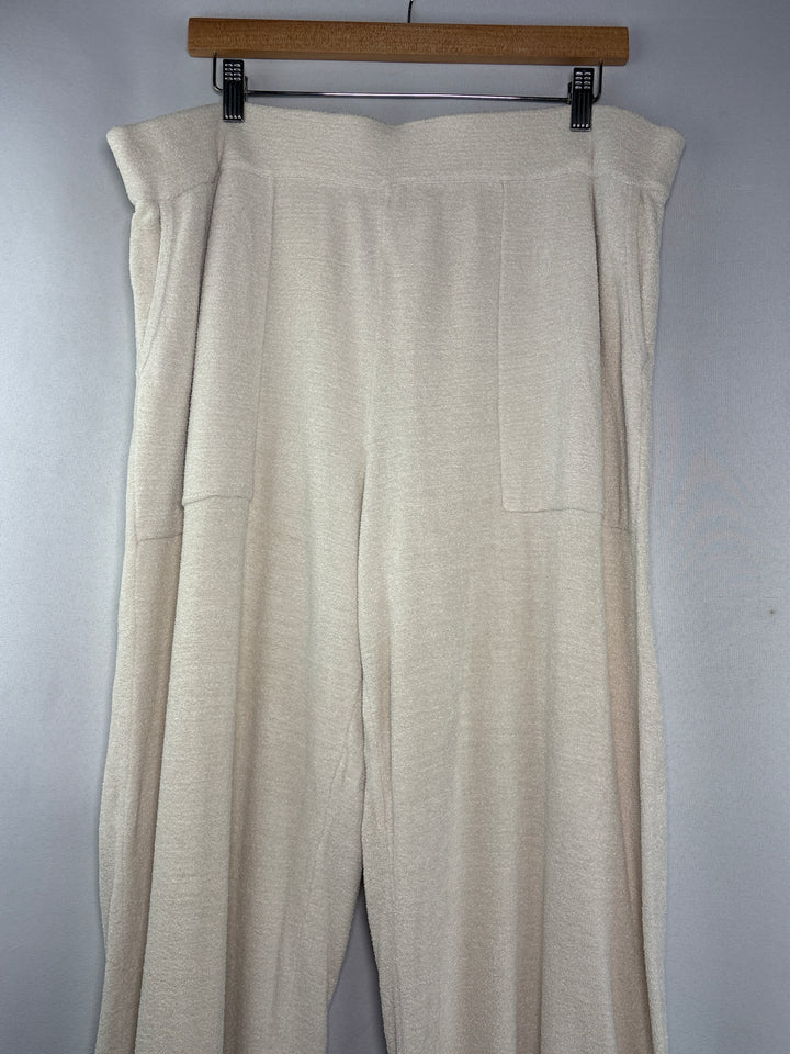 Women’s Barefoot Dreams Size 1X Cream Plush Lounge Pants