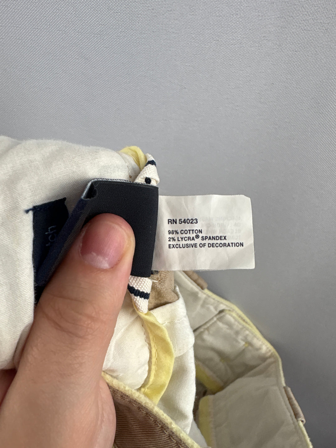 Women’s GAP Size 1 Khaki Pants w/ Yellow Accents