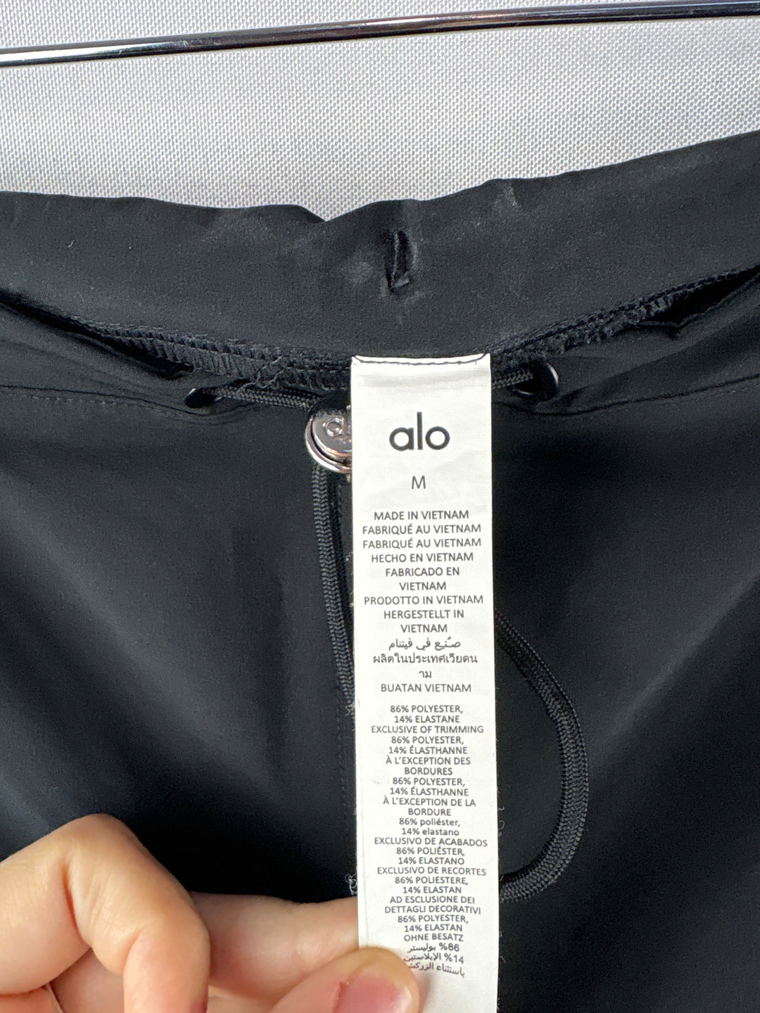 Women’s Alo Medium Black Cargo Parachute Pants