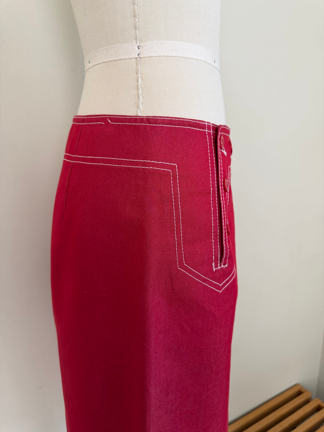 Philosophy di Alberta Ferretti Red Contrast Stitch Button Pencil Skirt Made in Italy US 6