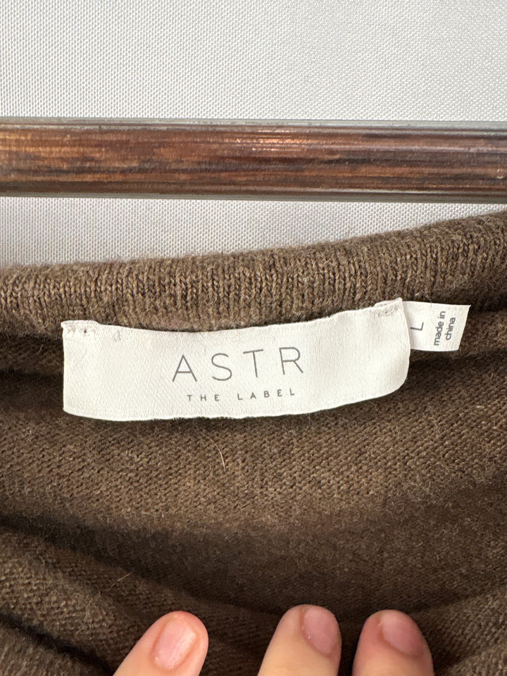 Women’s Astr The Label Large Brown Sleeveless Cowlneck Blouse