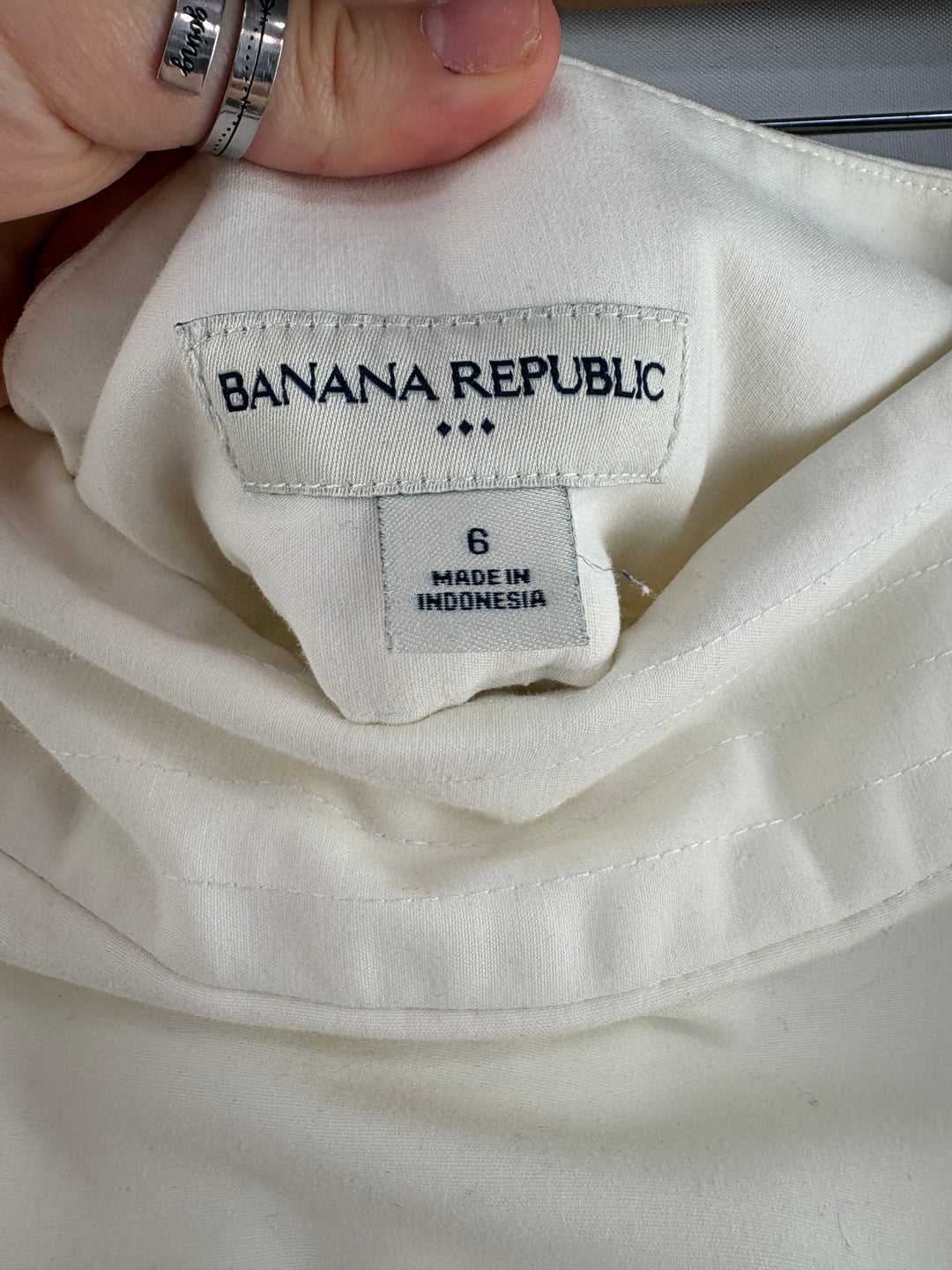Women’s Banana Republic Size 6 Off White Pencil Skirt