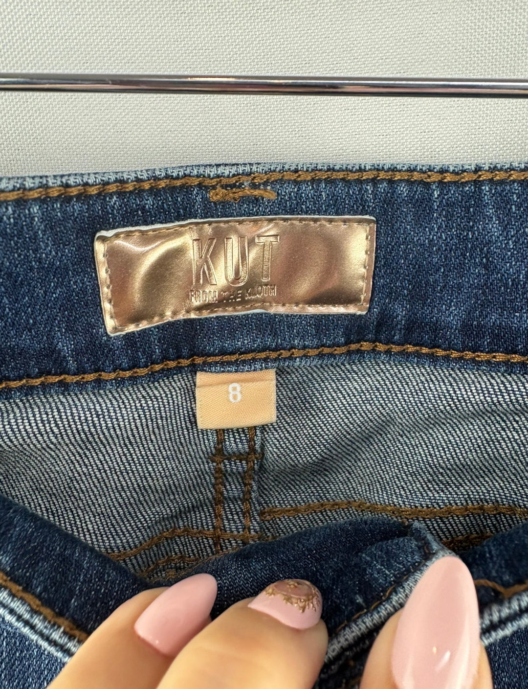Women’s Kut Size 8 Medium Wash Blue Capri Jeans