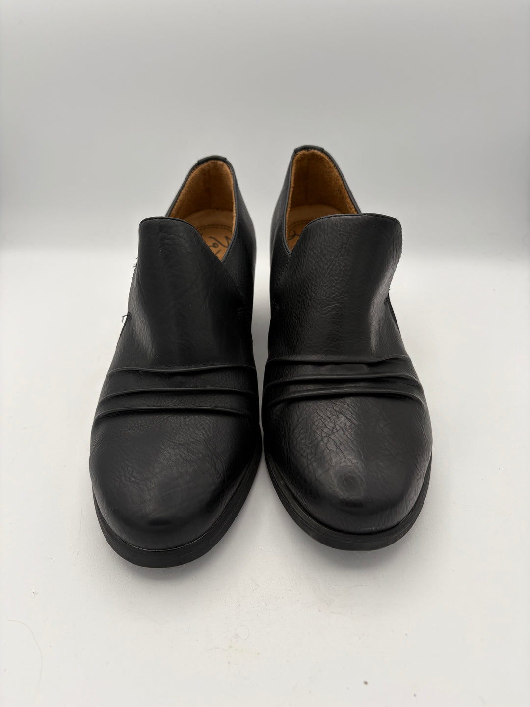 Women’s Natural Soul Size 8.5 Black Leather Heeled Mules