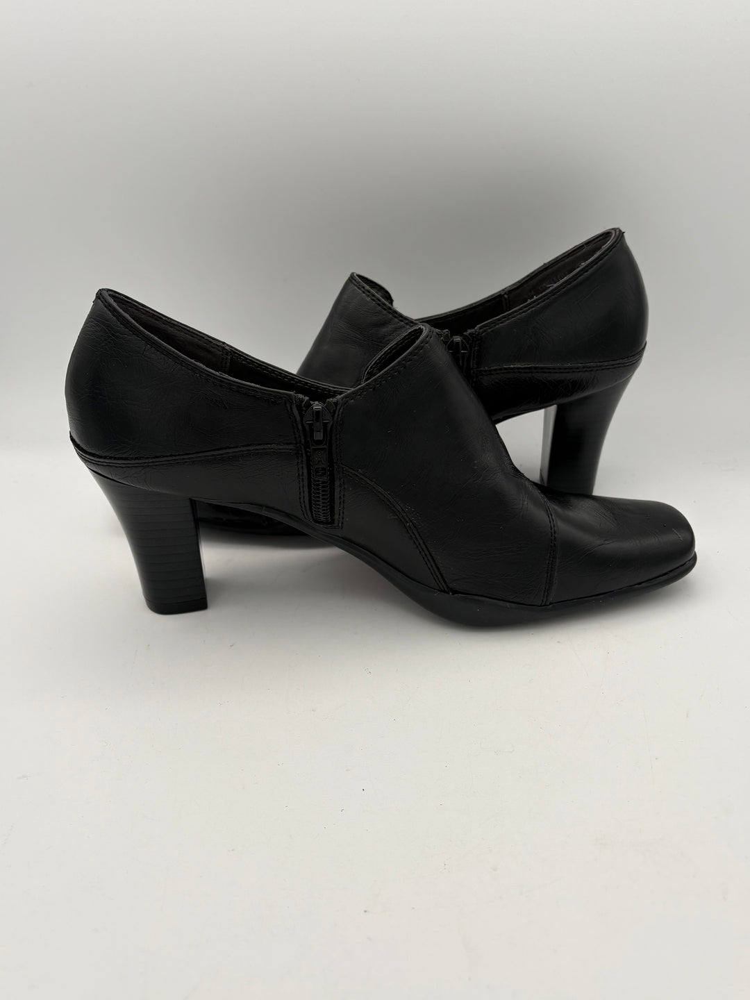 Women’s Aerosoles Size 8 Black Leather Ankle Boot Heels