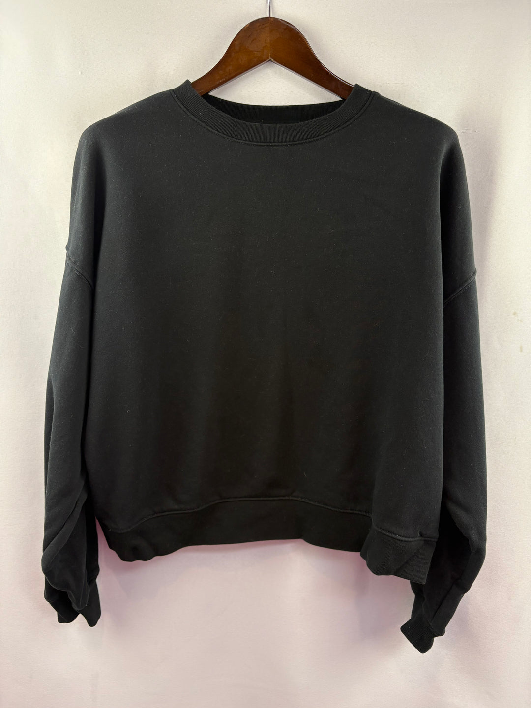 Women’s GAP Medium Black Crewneck Sweater