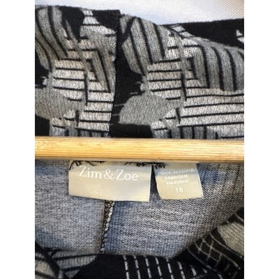 Women’s Zim & Zoe Size 18 Grey & Black Floral Long Sleeve Shirt