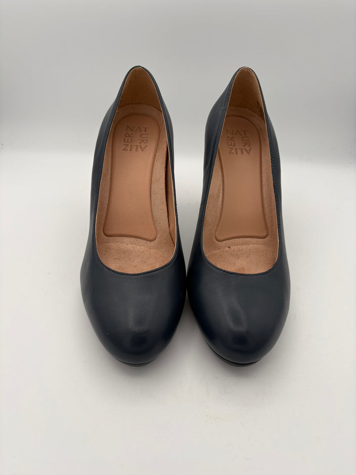 Women’s Naturalizer Size 8.5 Navy Blue Leather Pumps