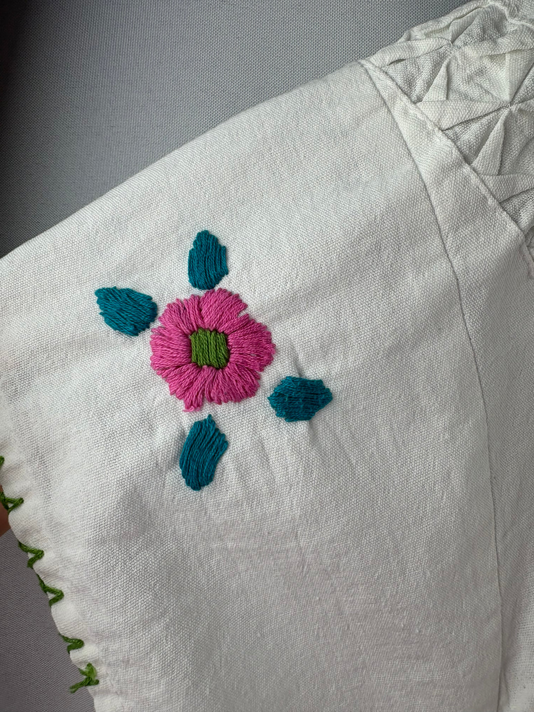 Women’s Handmade XL White w/ Floral Embroidery Blouse