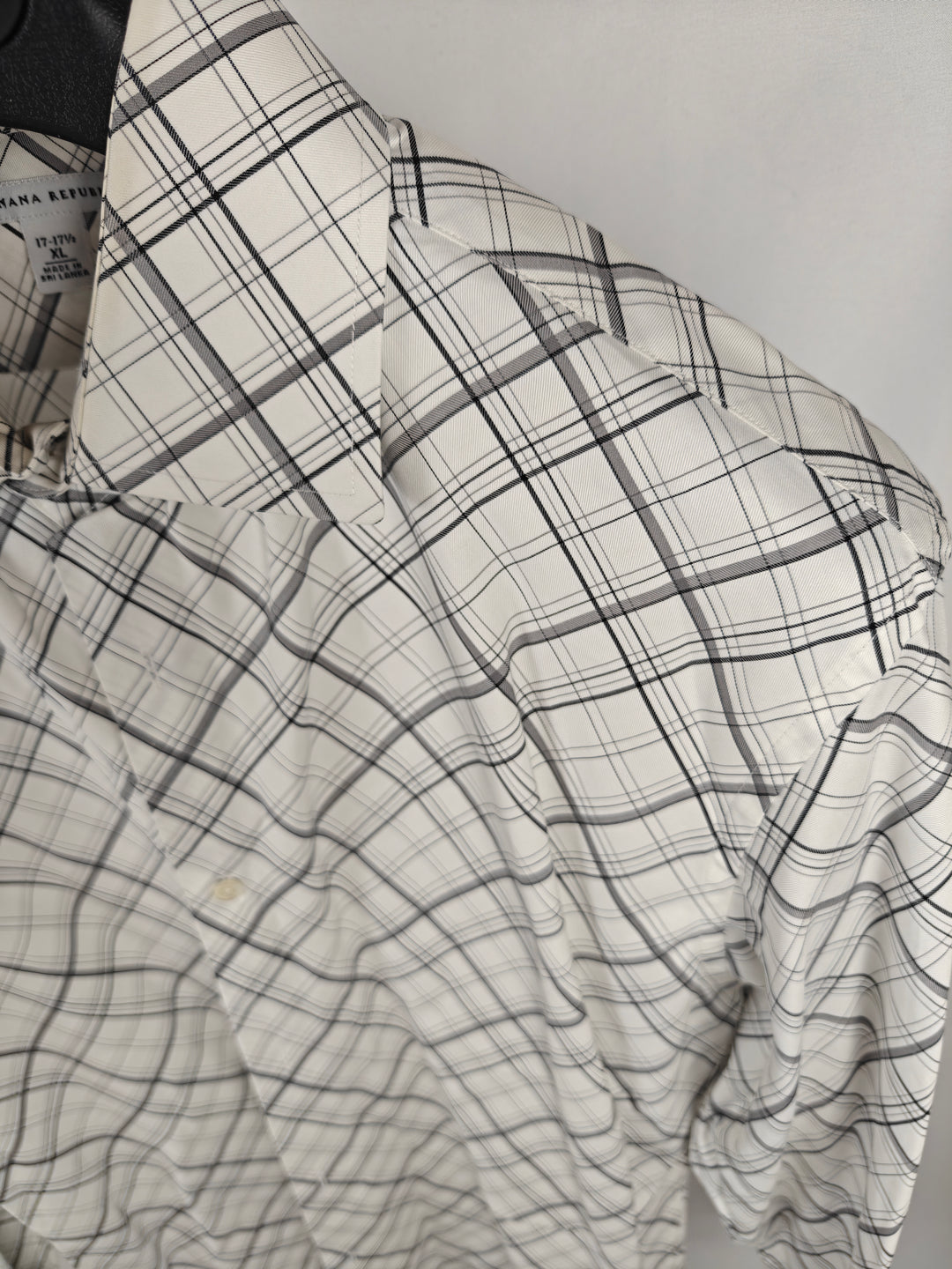 Men’s Banana Republic Dress Shirt White Gray Plaid XL 17-17 1/2