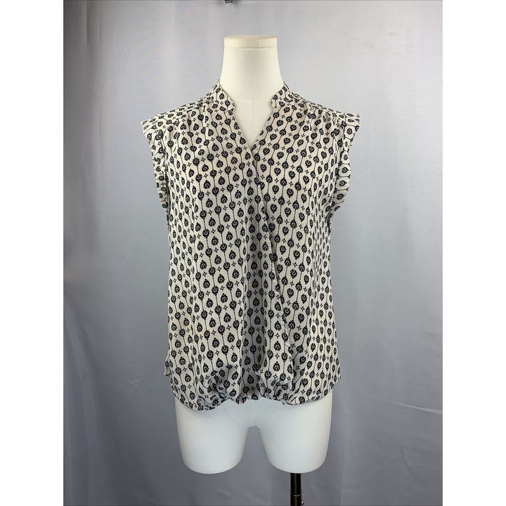 Lush Printed Sleeveless Button-Up Blouse In Black & White Polyester