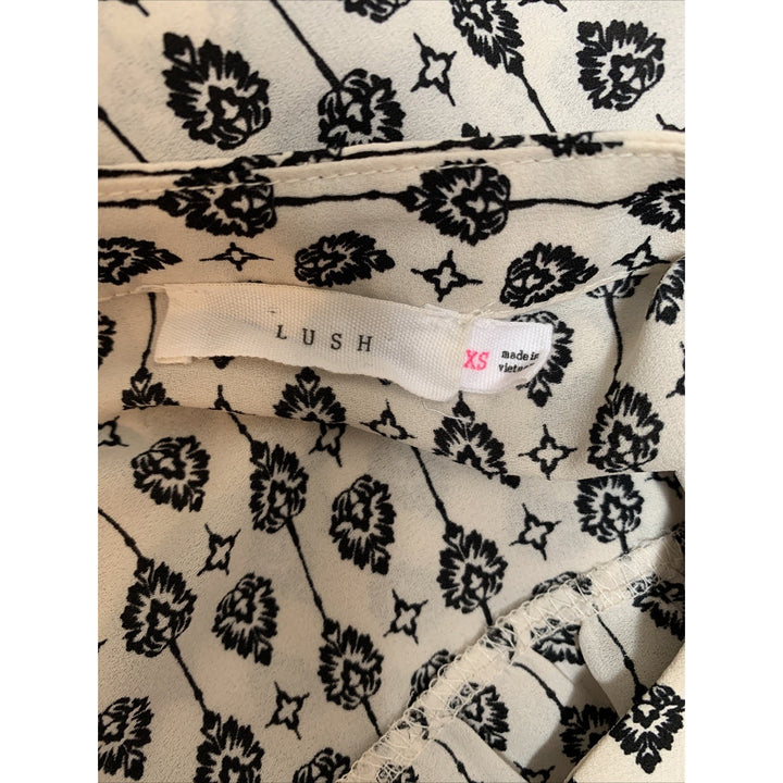 Lush Printed Sleeveless Button-Up Blouse In Black & White Polyester