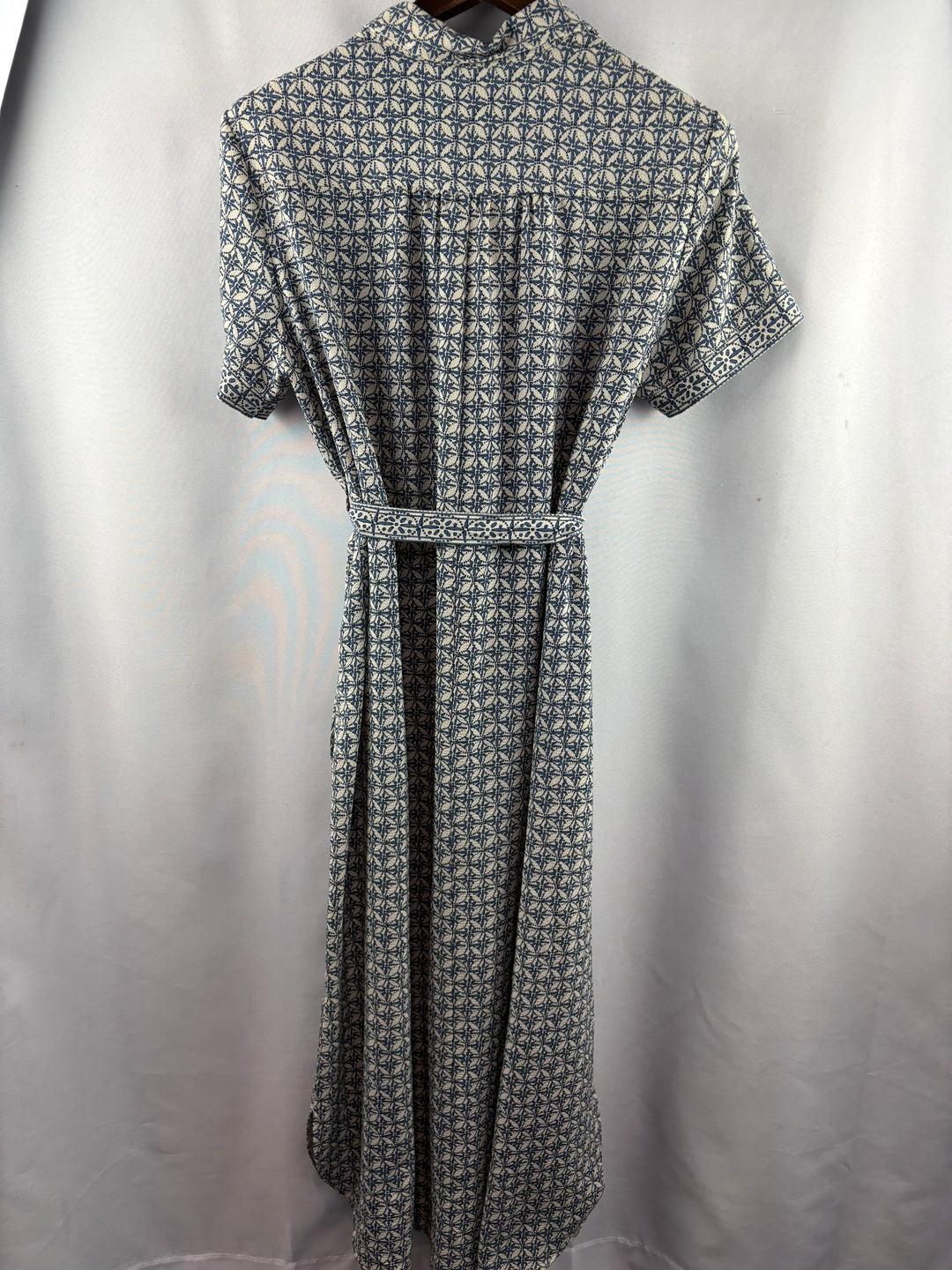 Women’s Mad Studio Large Cream w/ Blue Patterned Maxi Dress