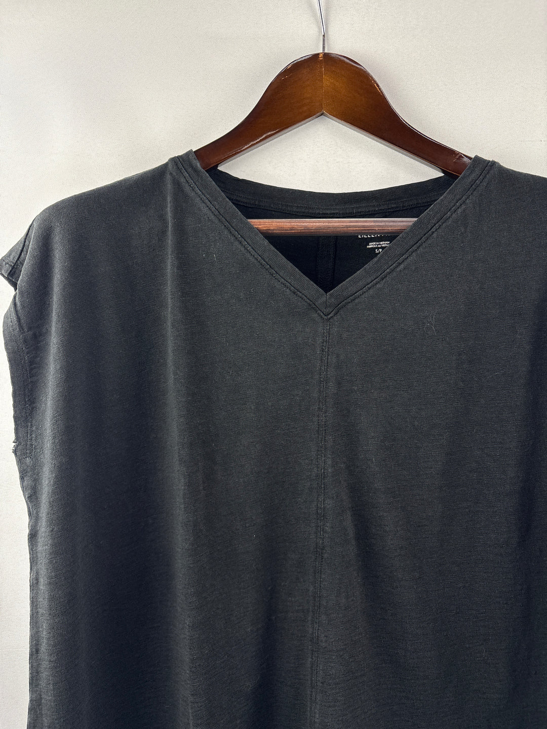 Women’s Eileen Fisher Small Black V-Neck Short Sleeve