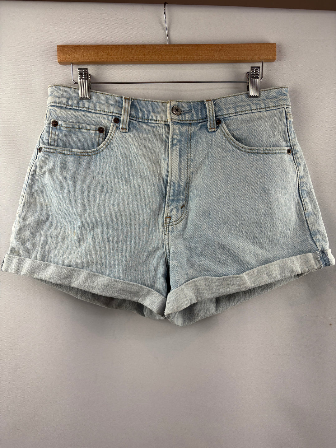 Women’s Abercrombie & Fitch Size 30/10 Light Wash Blue High Waisted Jean Shorts
