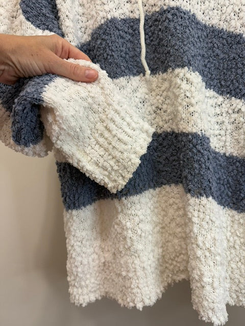 Mia &amp; Tess Striped Hooded V‑Neck Sweater SzL (Oversized)