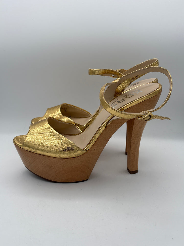 Women’s Kors by Michael Kors Size 9.5 Gold Snakeskin Pumps