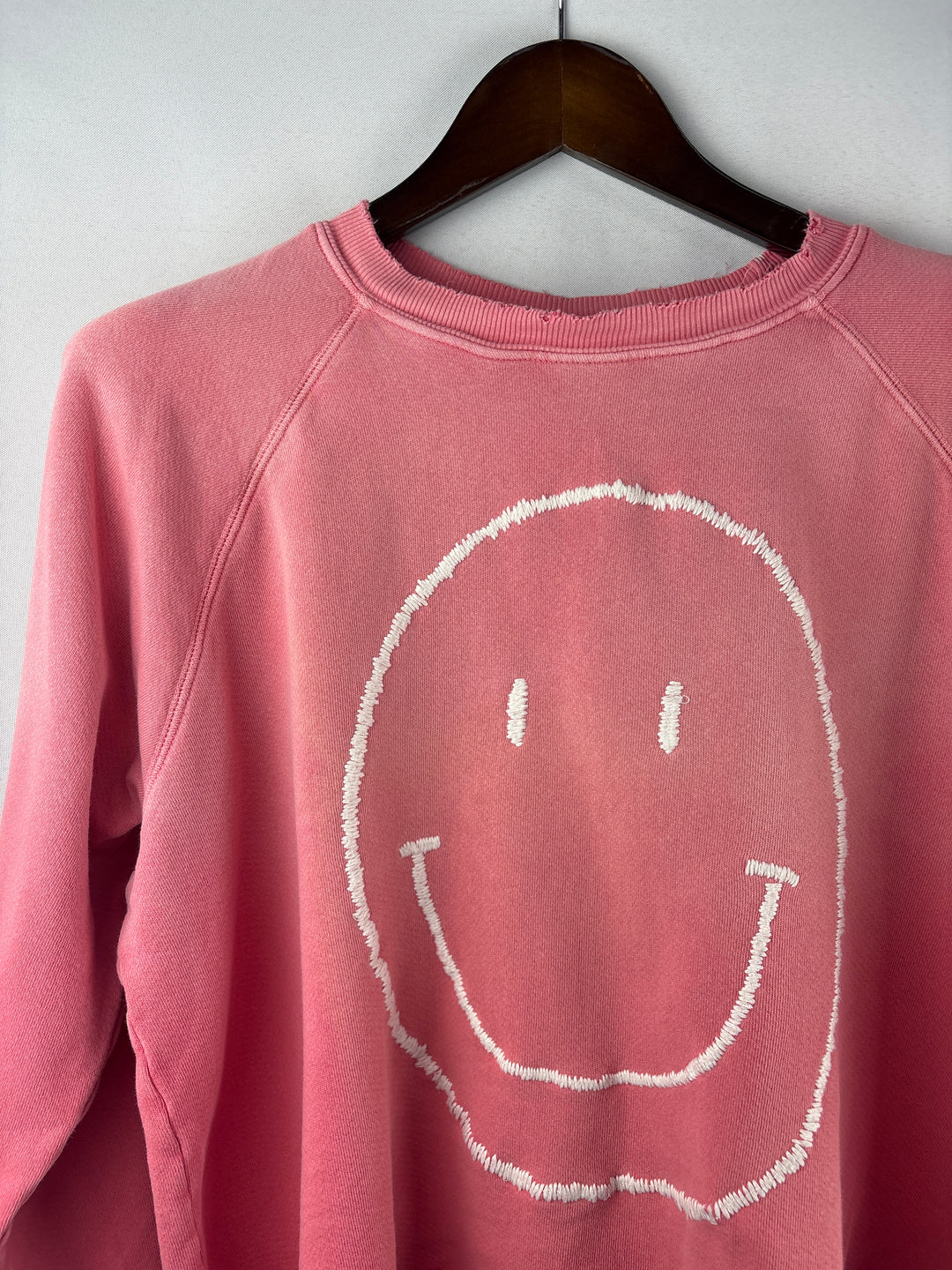 Women’s I.S.M.B.S Medium Pink Smiley Crop Sweatshirt