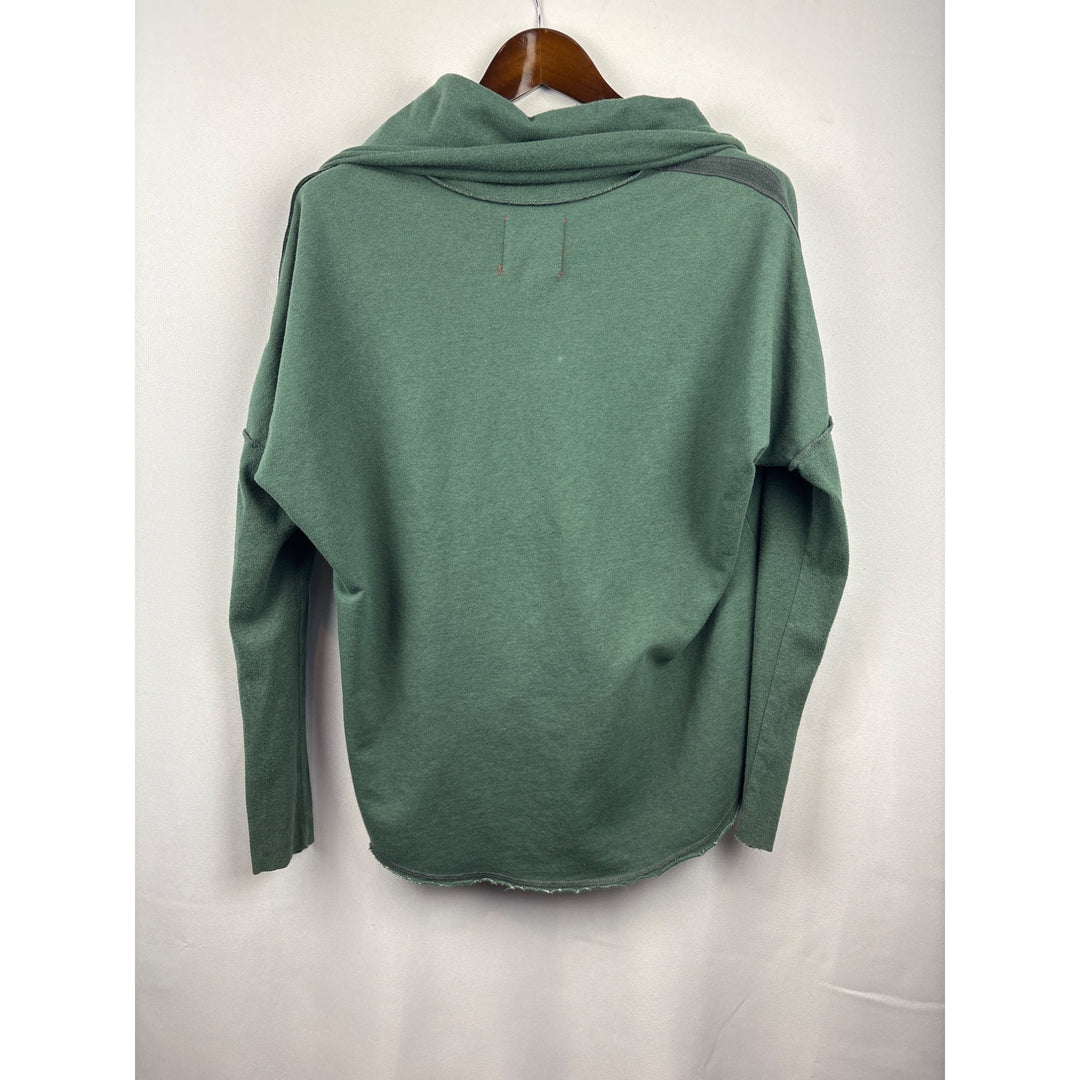 Women’s Raw Earth Wild Sky Medium Forest Green Off-Shoulder Sweater